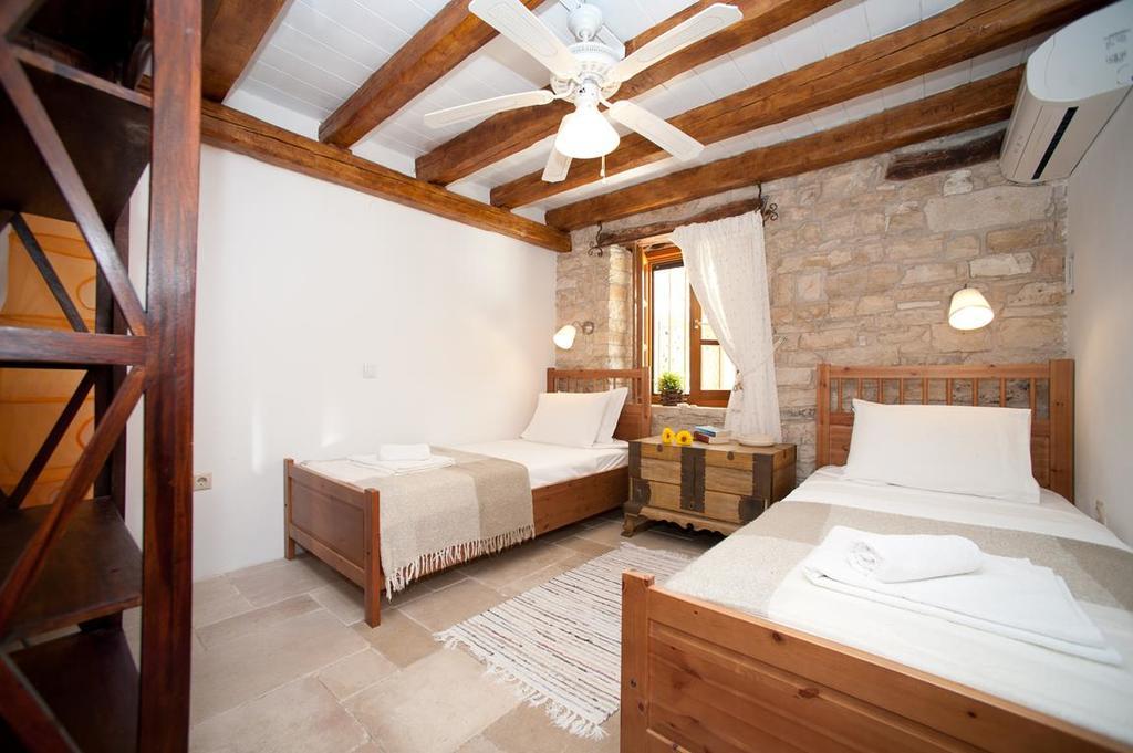 Kiparissi Villa Kourtaiika Luaran gambar