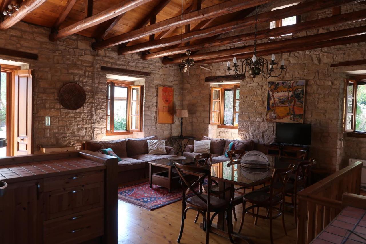 Kiparissi Villa Kourtaiika Luaran gambar